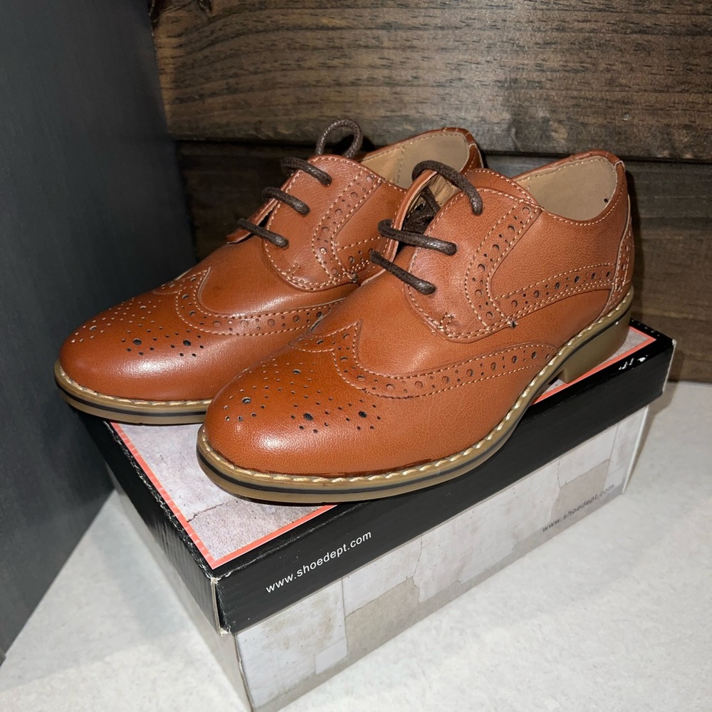 Brand new ID Required boys brown wingtips!  Size 13.